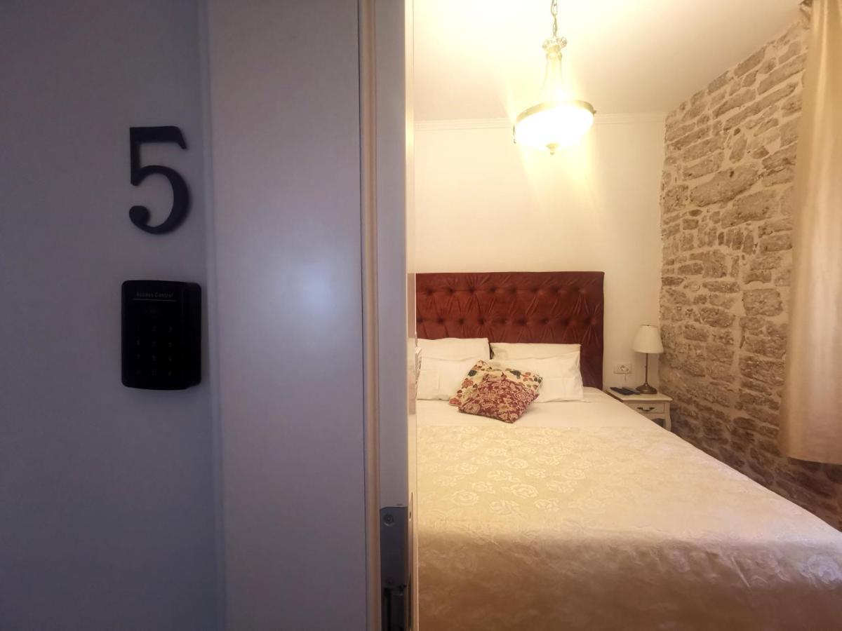 L&L Rooms Royal Шибеник Номер фото