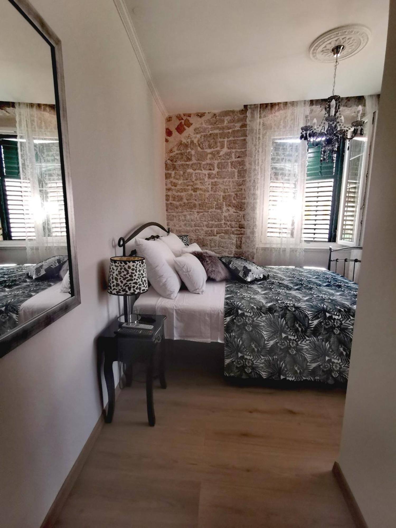 L&L Rooms Royal Шибеник Номер фото