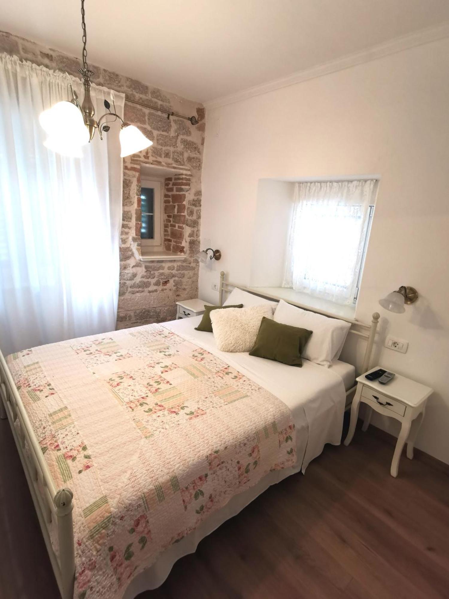 L&L Rooms Royal Шибеник Номер фото